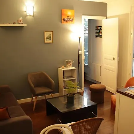 Sunny Serenity: 2-room Charm In Apartment *