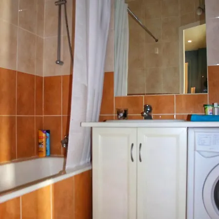 Sunny Serenity: 2-room Charm In Boulogne-Billancourt
