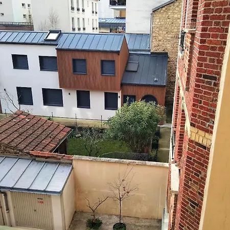 Apartment Sunny Serenity: 2-room Charm In