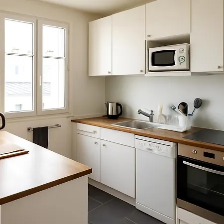 Sunny Serenity: 2-room Charm In Boulogne-Billancourt